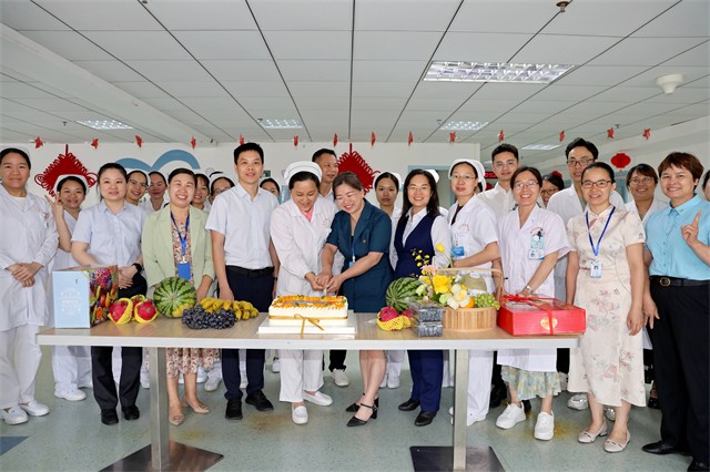 情系一线送关怀 致敬最美守护者.jpg