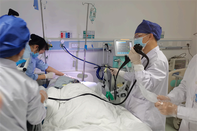破解置管难题——我院内一科成功开展经胃镜下行胃肠管置入术