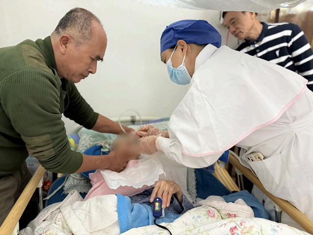 上门护理解“痰”忧，专业服务暖长者——我院“互联网+”护理服务获好评