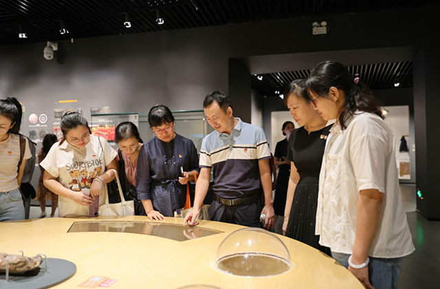 筑牢民族共同体意识 ——南宁市社会福利医院组织党员参观民族博物馆体验民族发展之旅
