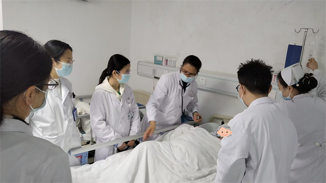肌酐从711μmol/L到93μmol/L!内四科“水疗”排毒助八旬老人逆转尿毒症危机