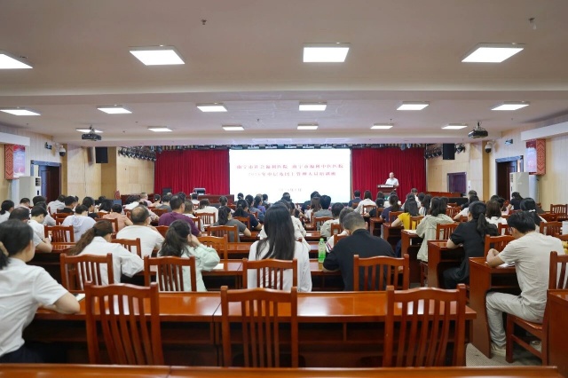 南宁市社会福利医院联合南宁市福利中医医院举办第一期中层管理人员培训班